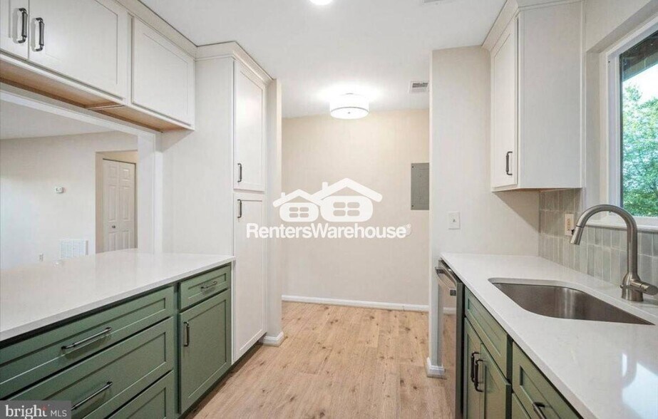 Building Photo - 10264 Redtail Ct