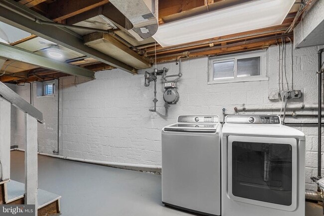 Building Photo - 6130 11th Rd N