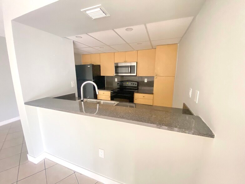 Building Photo - 7125 NW 186th St