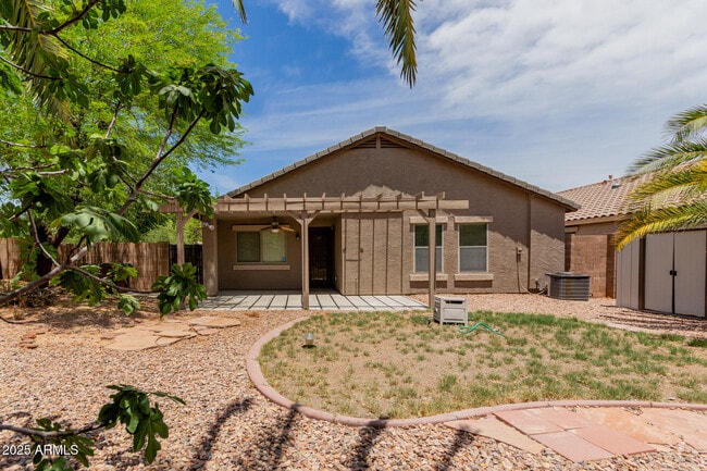 Building Photo - 983 E Palomino Way
