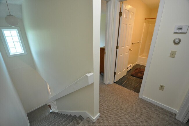 Building Photo - 181 Riverside Townhouses Rd