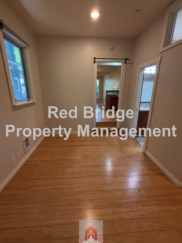 Building Photo - 1327 SE Nehalem St