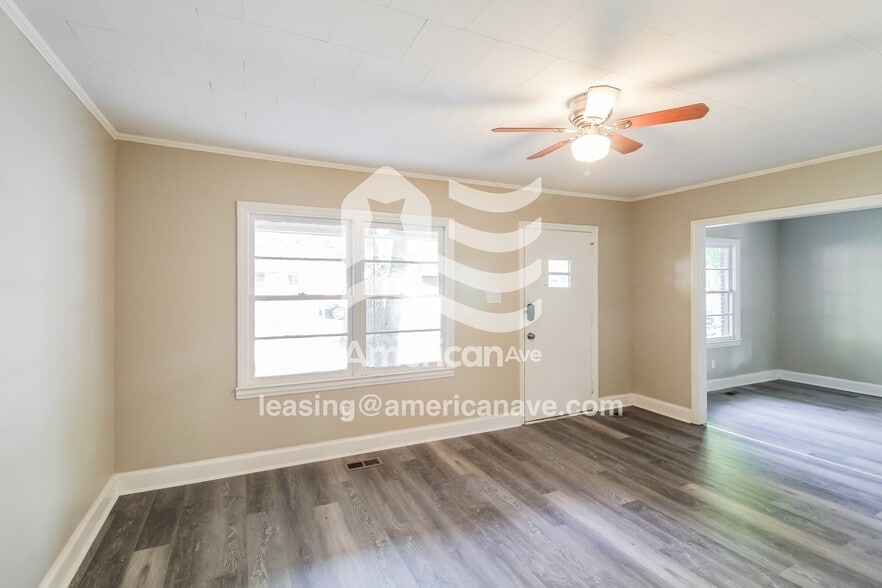 Building Photo - 136 Evergreen St