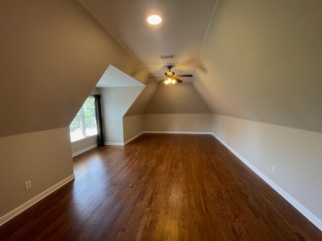 Building Photo - Luxurious home in Collierville with an ing...