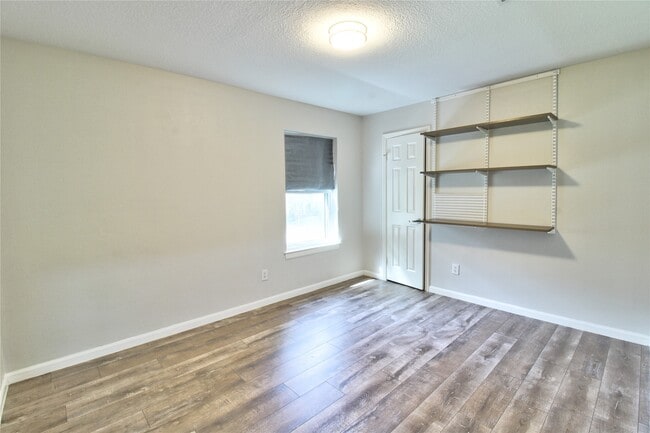 Building Photo - 18 Shinyrock Pl