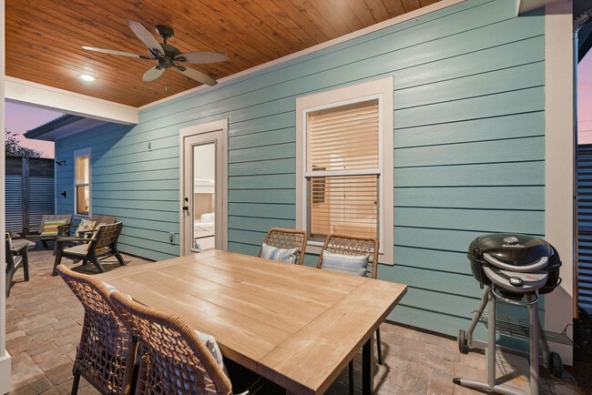 Building Photo - 21310 Pompano Ave