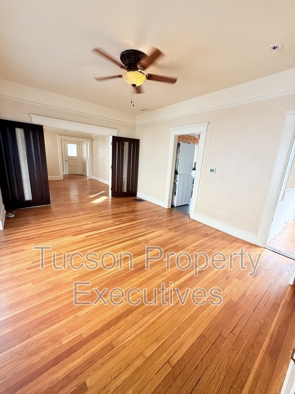 Primary Photo - 340 S Scott Ave