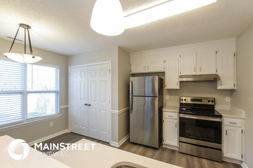 Building Photo - 6005 Brick Landing Dr