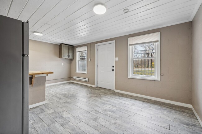 Building Photo - HP1514