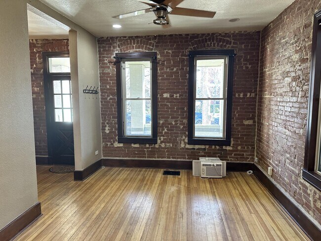 Building Photo - 2065 Emerson St