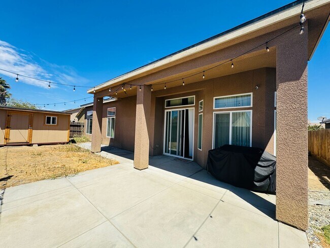 Building Photo - Beautiful 3 Bedroom 2 Bath Home in Los Banos FOR RENT!
