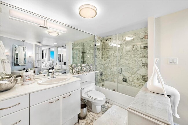 Building Photo - 2555 Collins Ave