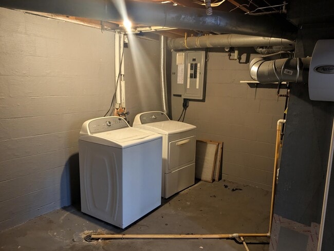 Building Photo - 5726 Beechcroft Rd