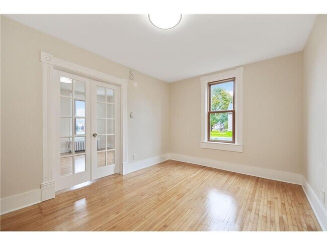 Building Photo - 438 3rd Ave E