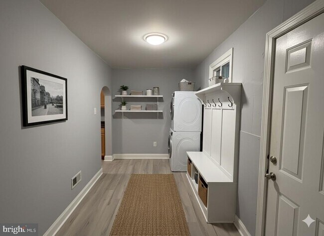 Building Photo - 762 E Willard St