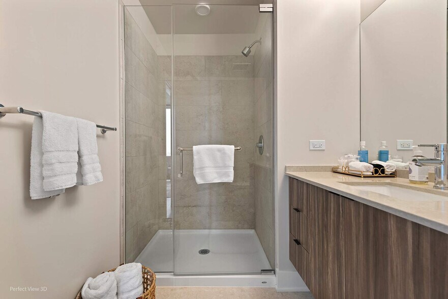 Building Photo - 1044 W Van Buren St