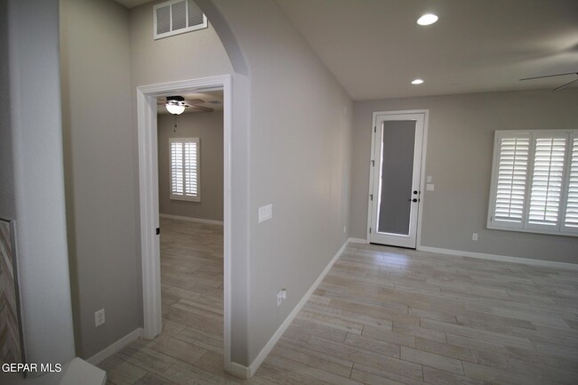 Building Photo - 509 Cedarwood Ave