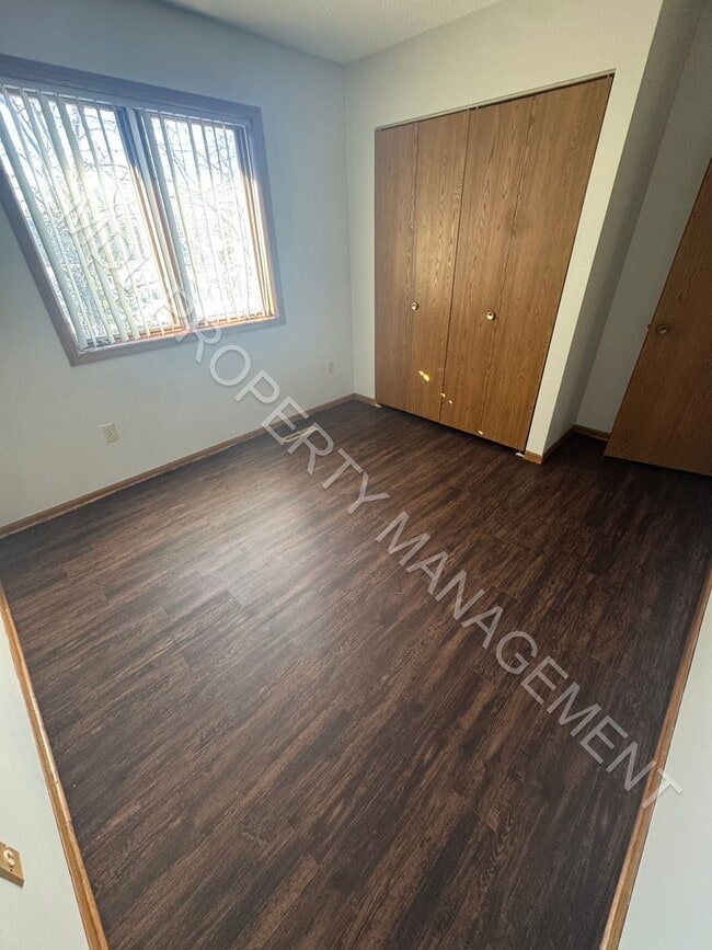 Building Photo - Beautiful 2 Bedroom 2.5 Bath home in Saginaw Township!