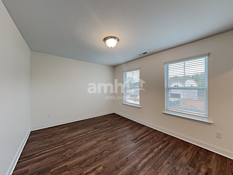 Building Photo - 2128 Laurel Vlg Cir