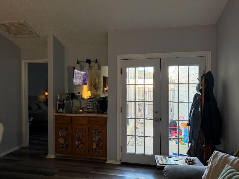 Building Photo - 524 Oakridge Dr