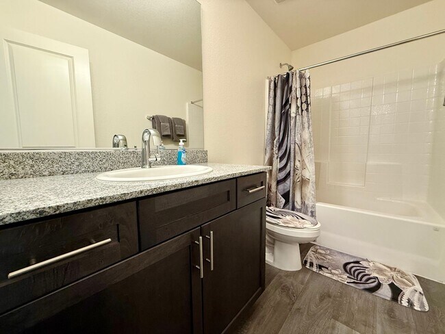 Building Photo - COMING SOON! 3/BD 2.5/BA Townhouse W/ Amaz...