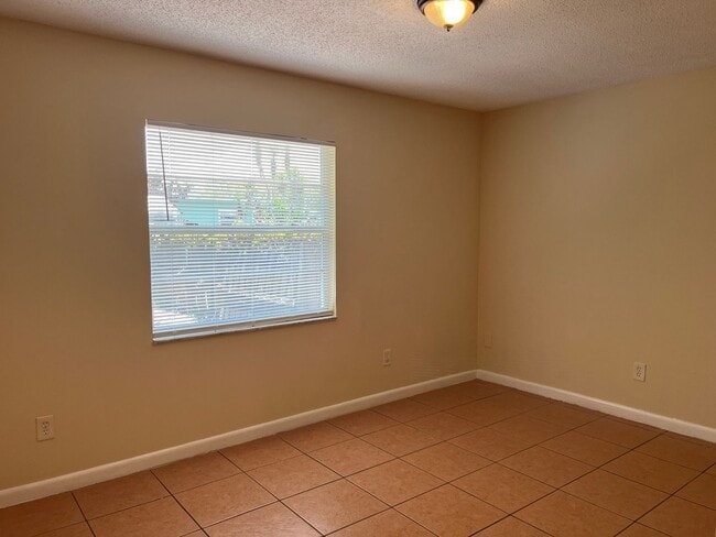 Building Photo - 300 Orange Ave