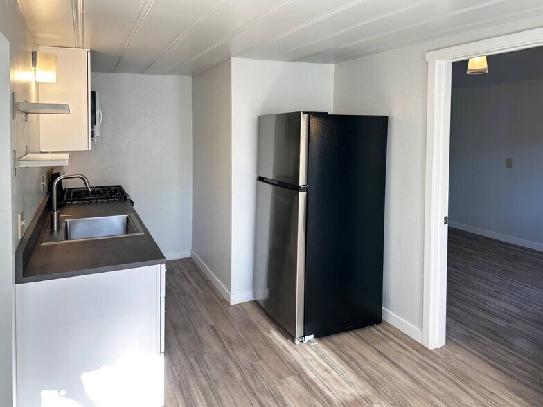 Building Photo - 848 3rd St