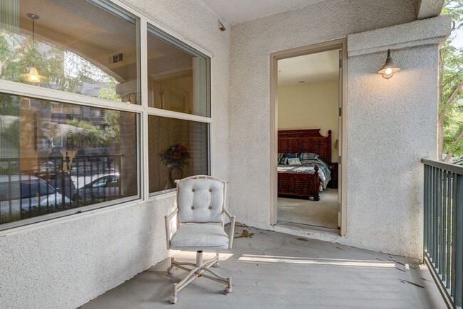 Building Photo - STUNNING 3 BEDROOM 2 FULL BATH FIRST FLOOR...