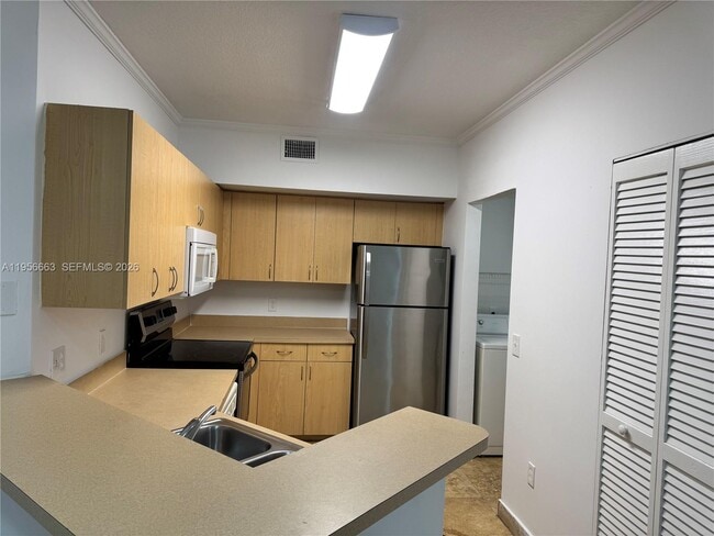 Building Photo - 2404 Belmont Ln