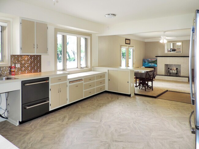 Building Photo - 37183 Vargo