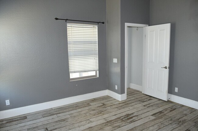 Building Photo - 13950 W Maui Ln