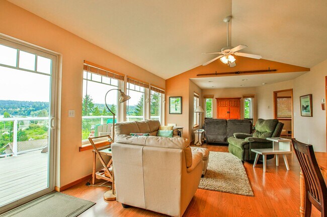 Building Photo - Furnished Greenbank Home with Water View and Bocce Ball!