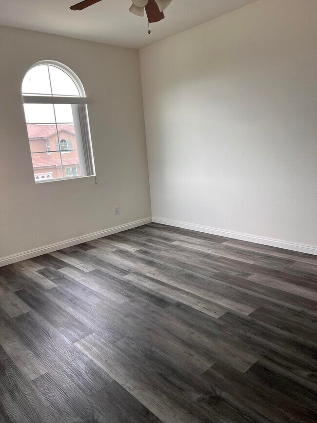 Building Photo - 3406 Club Rancho Dr