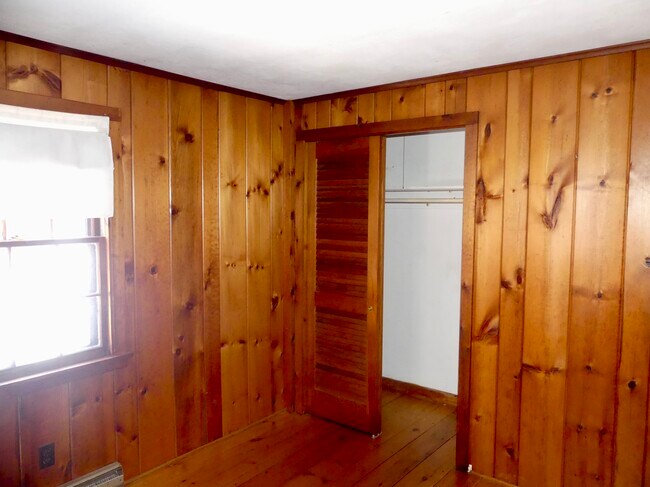 Building Photo - 82 River Rd