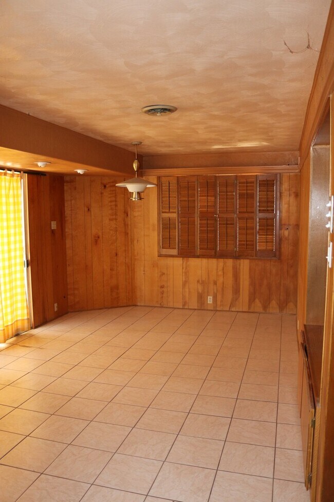 Building Photo - 19275 Symeron Rd