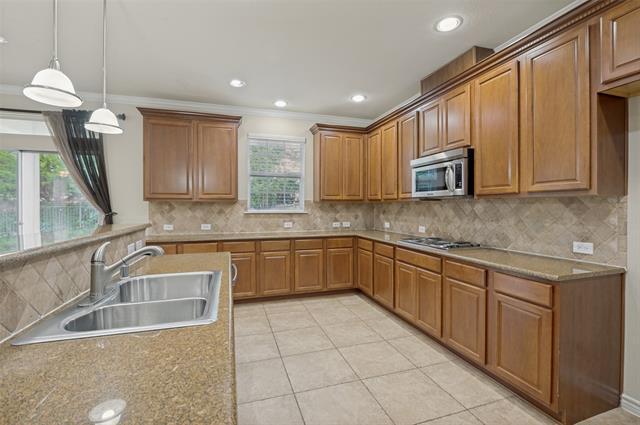 Building Photo - 5996 Clearwater Dr