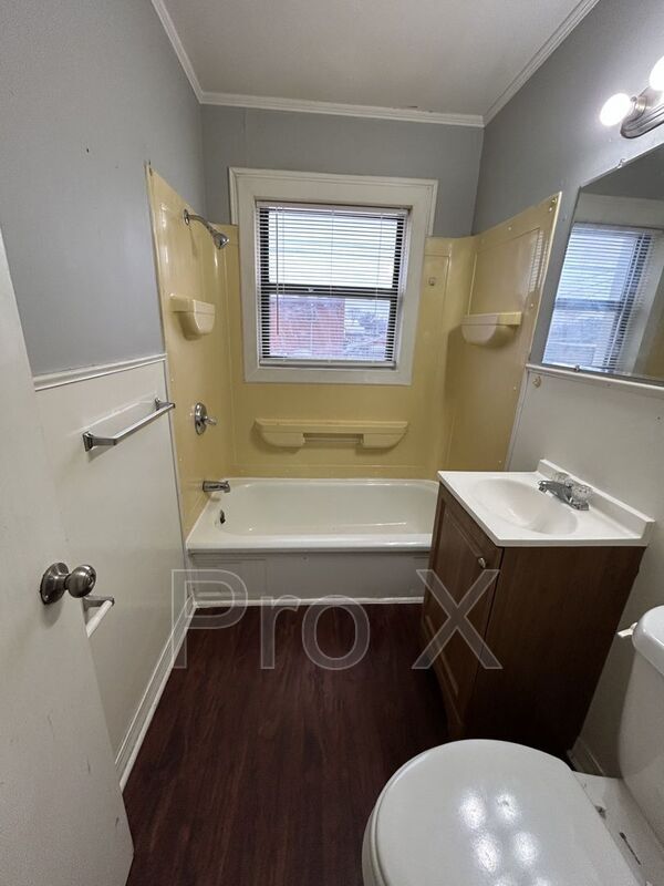 Building Photo - 126 E 13th St