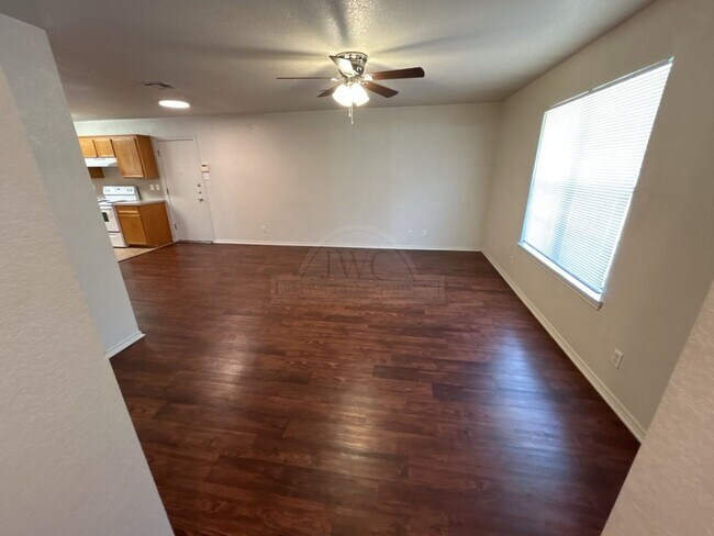 Building Photo - 912 McDaniel Cir
