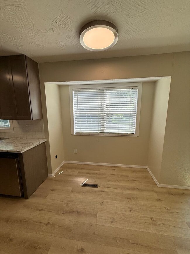Building Photo - Remodeled 3 Bedroom 2 Bathroom home in Battlefield MO