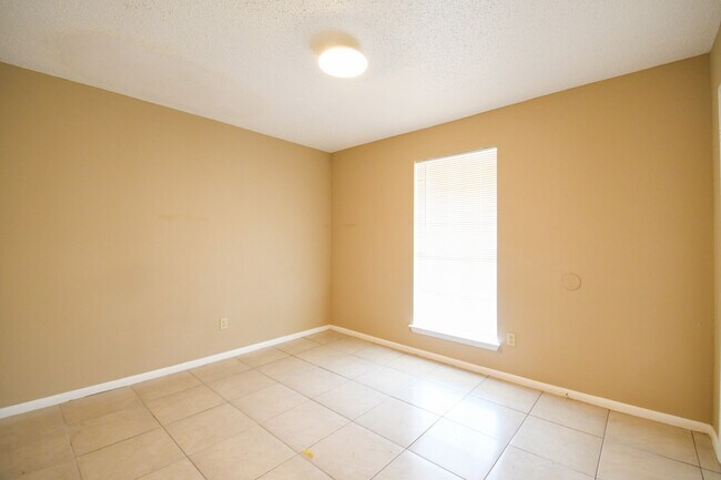 Building Photo - 1304 N Sugar Ridge Rd