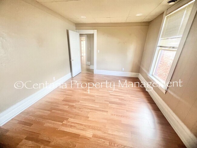 Building Photo - 646-648 S Montana