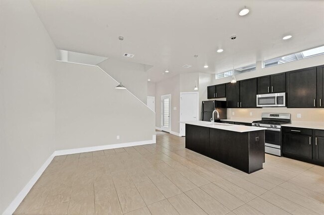 Building Photo - 4411 Hershe St