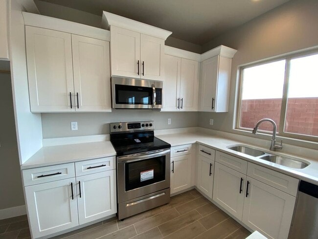 Building Photo - Scenic 3-Bedroom Townhome with Stunning Re...