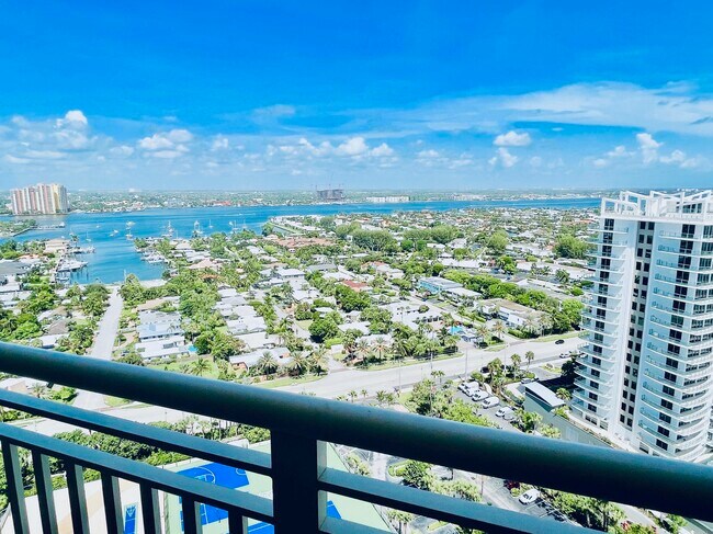 Building Photo - 3000 N Ocean Dr