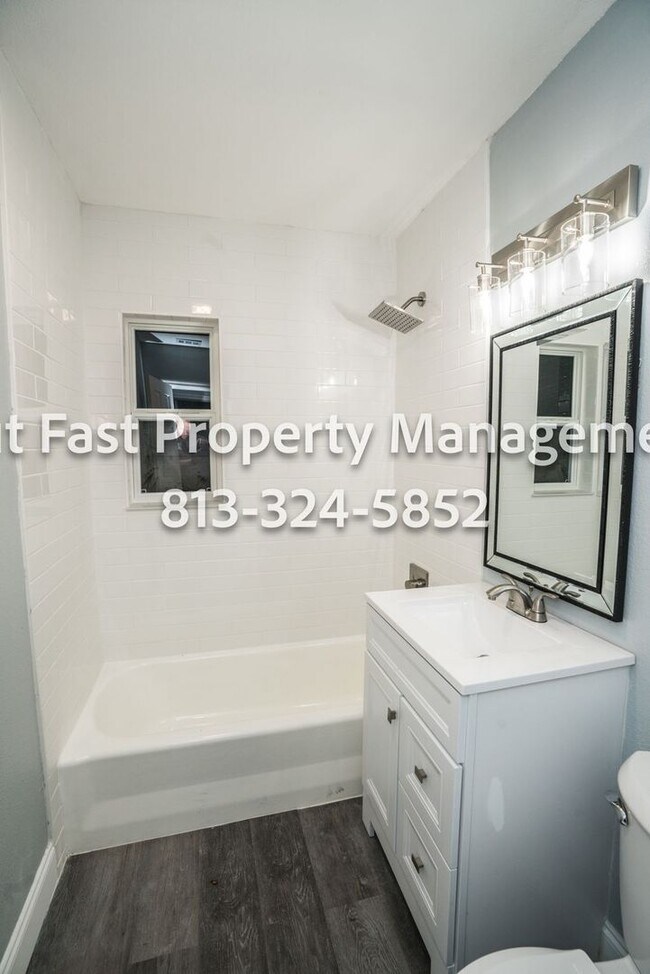 Building Photo - Bright Corner-Lot Home Near Bayshore and City Conveniences