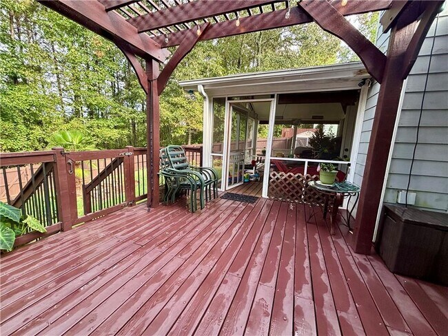 Building Photo - 523 Bluff Ct