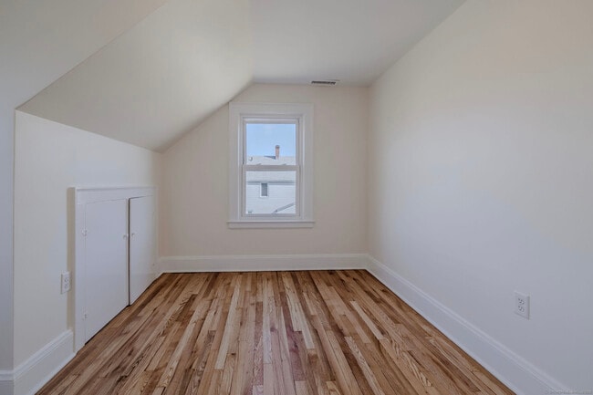 Building Photo - 11 Pine Ridge Rd