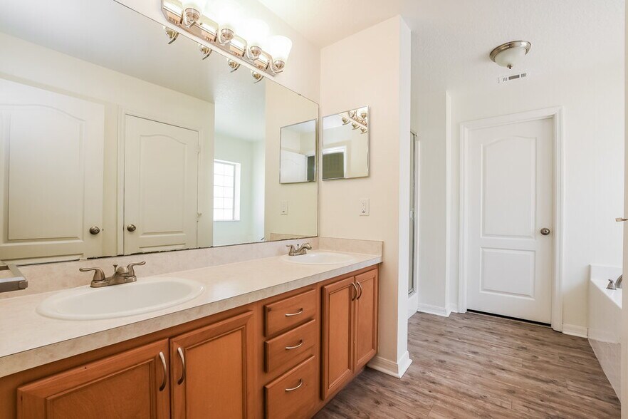 Building Photo - 471 Shady Creek Ln