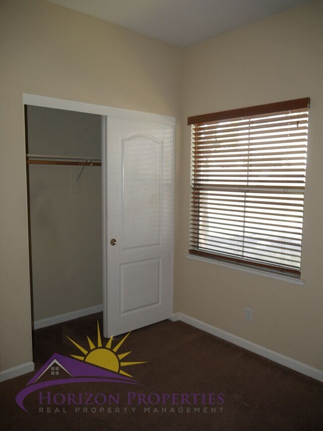 Building Photo - 3 Bed 2 Bath 1,130 sqft Single Family Home...