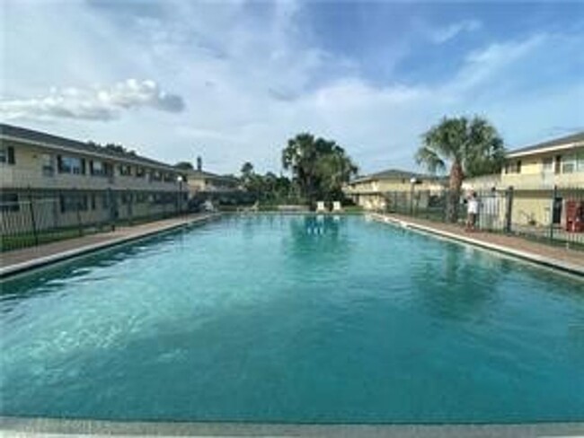 Building Photo - ANNUAL RENTAL - POINCIANA-2 BED-1 BATH